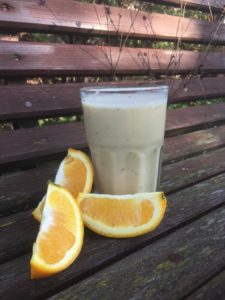 smoothie nápojs pomerančem