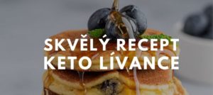 recept na keto lívance s borůvkami a javorovým sirupem