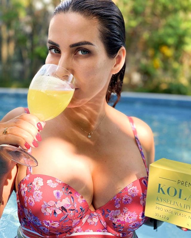 Eva Decastelo pije kk kolagen