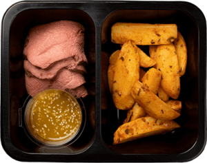 Roastbeef s medovo-hořčicovou omáčkou a bramborovými měsíčky.